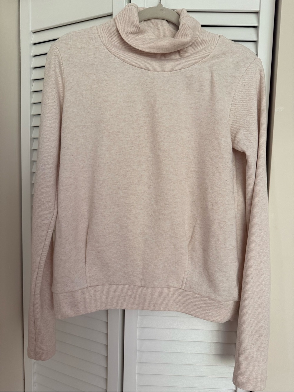 ALO Yoga Cream Turtleneck Sweatshirt